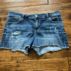 Maurice’s cut off denim shorts